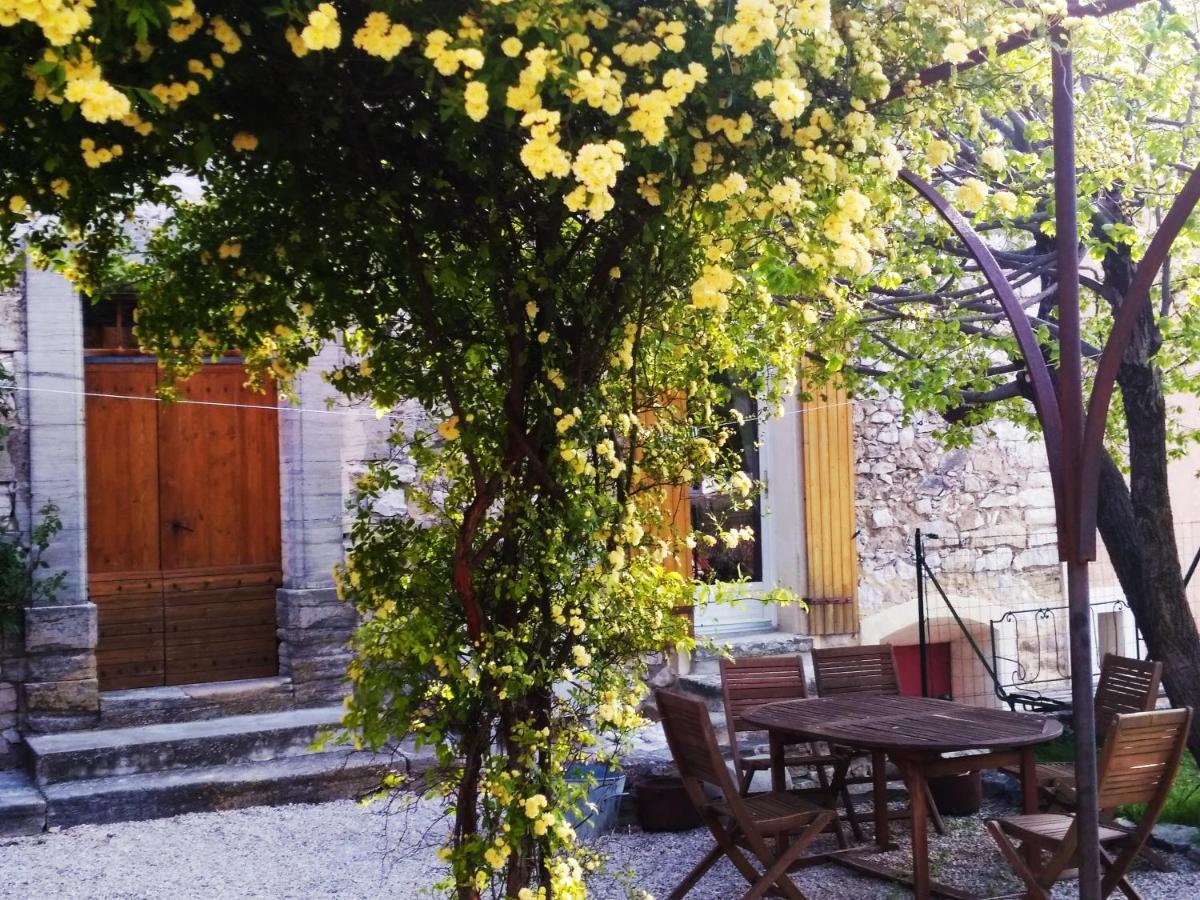 Chambre D'Hotes Face Au Lavoir Méthamis Dış mekan fotoğraf